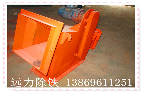  永磁流槽式除鐵器是就要應(yīng)用于水泥廠的除鐵器，遠(yuǎn)力磁電生產(chǎn)的水泥廠用的此種除鐵器相比較我們其他類型的除鐵器都有哪些優(yōu)勢，特點(diǎn)，及工作原理呢重點(diǎn)來介紹一下：